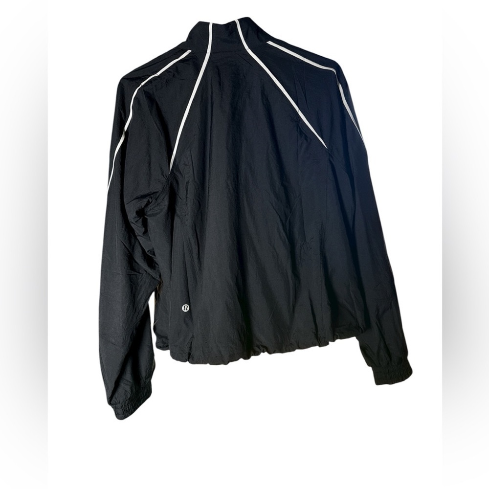 Lululemon License to Train Lightweight Jacket, NWT, Black & White - Picture 10 of 14